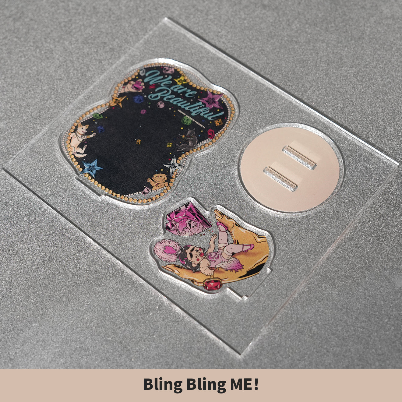 mune x Briana Gigante “We Are Beautiful” レイヤードアクリルスタンド(いささか大きめ) / Bling Bling ME!