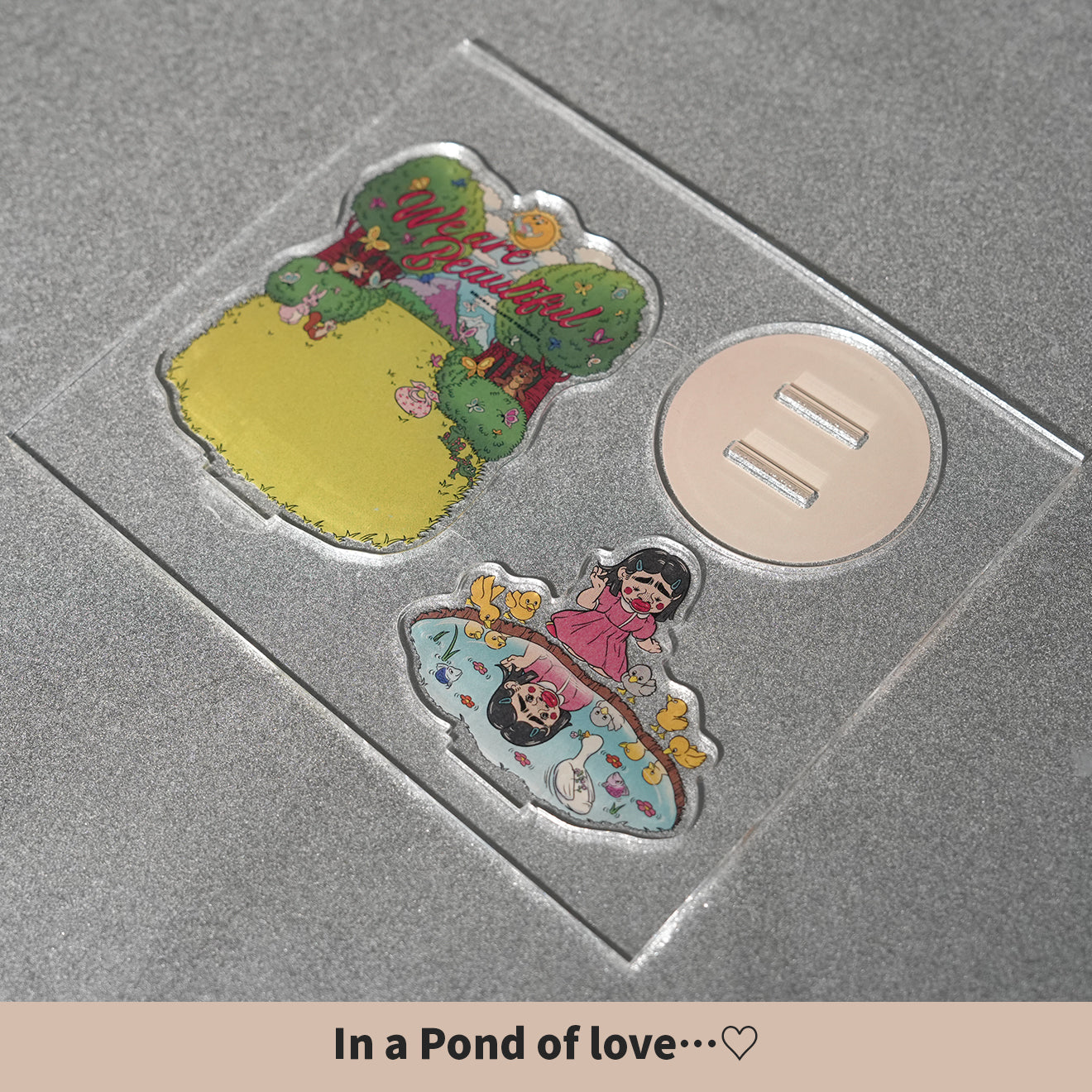 mune x Briana Gigante “We Are Beautiful” レイヤードアクリルスタンド(いささか大きめ) / In a Pond of love…♡