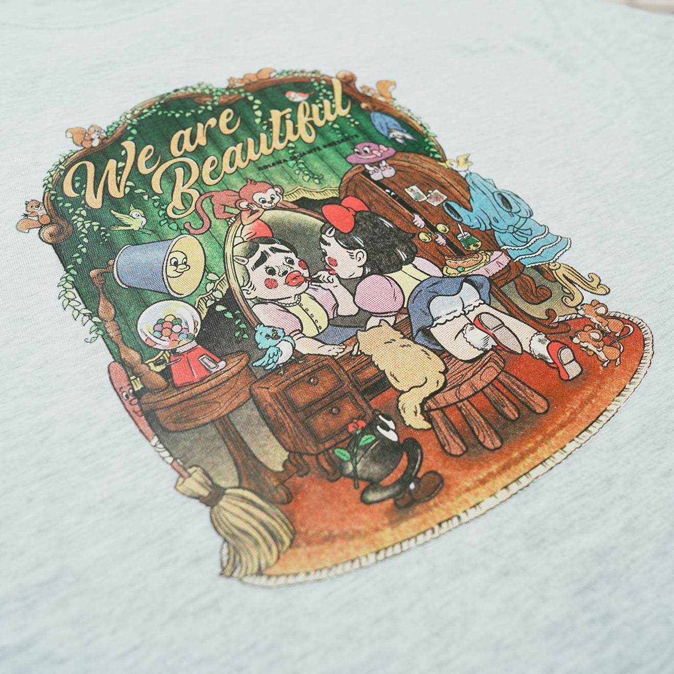 mune x Briana Gigante “We Are Beautiful” T-shirt / Fixing Makeup ♪コミックポストカード付き